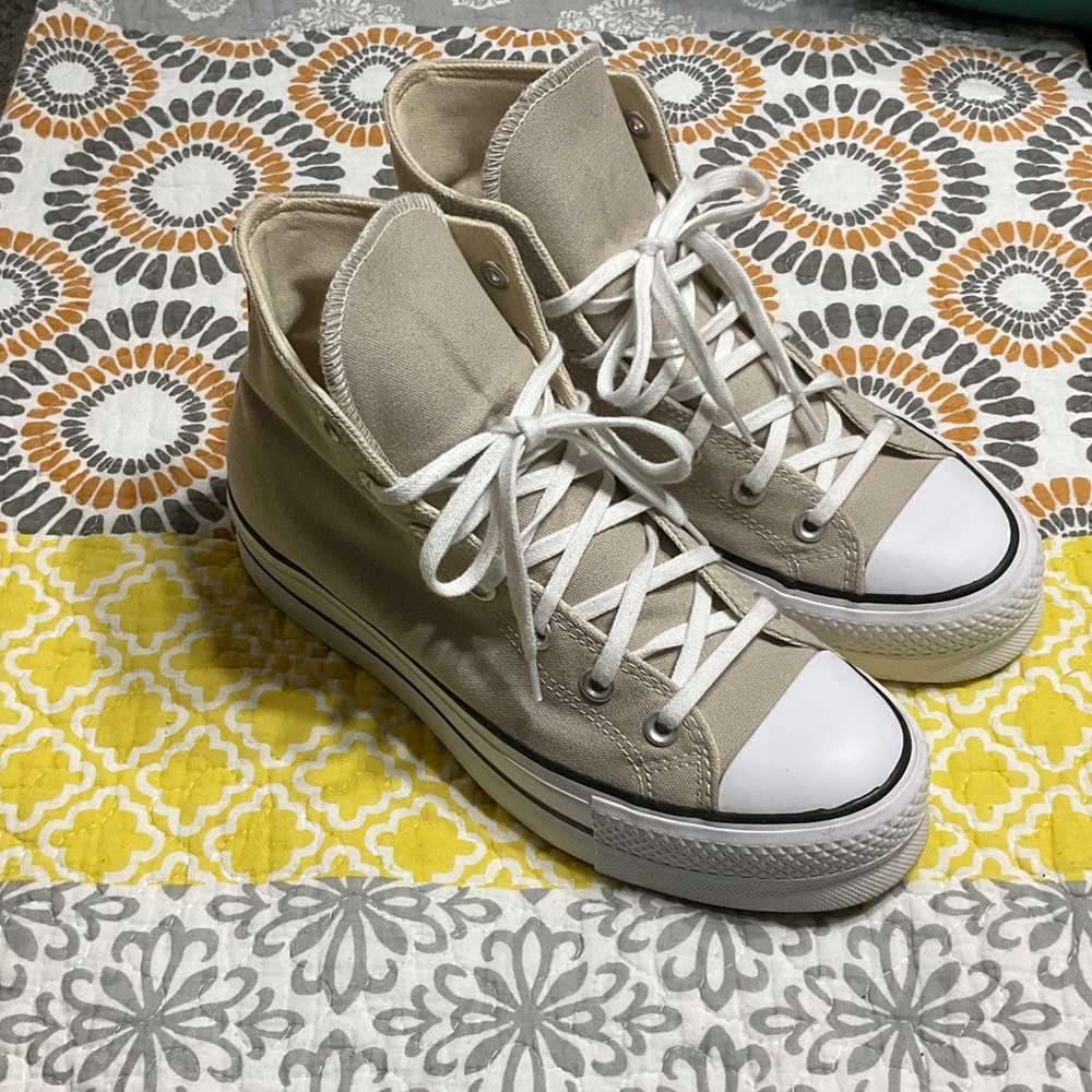 Converse High Top Sneakers Platform in Beige and White